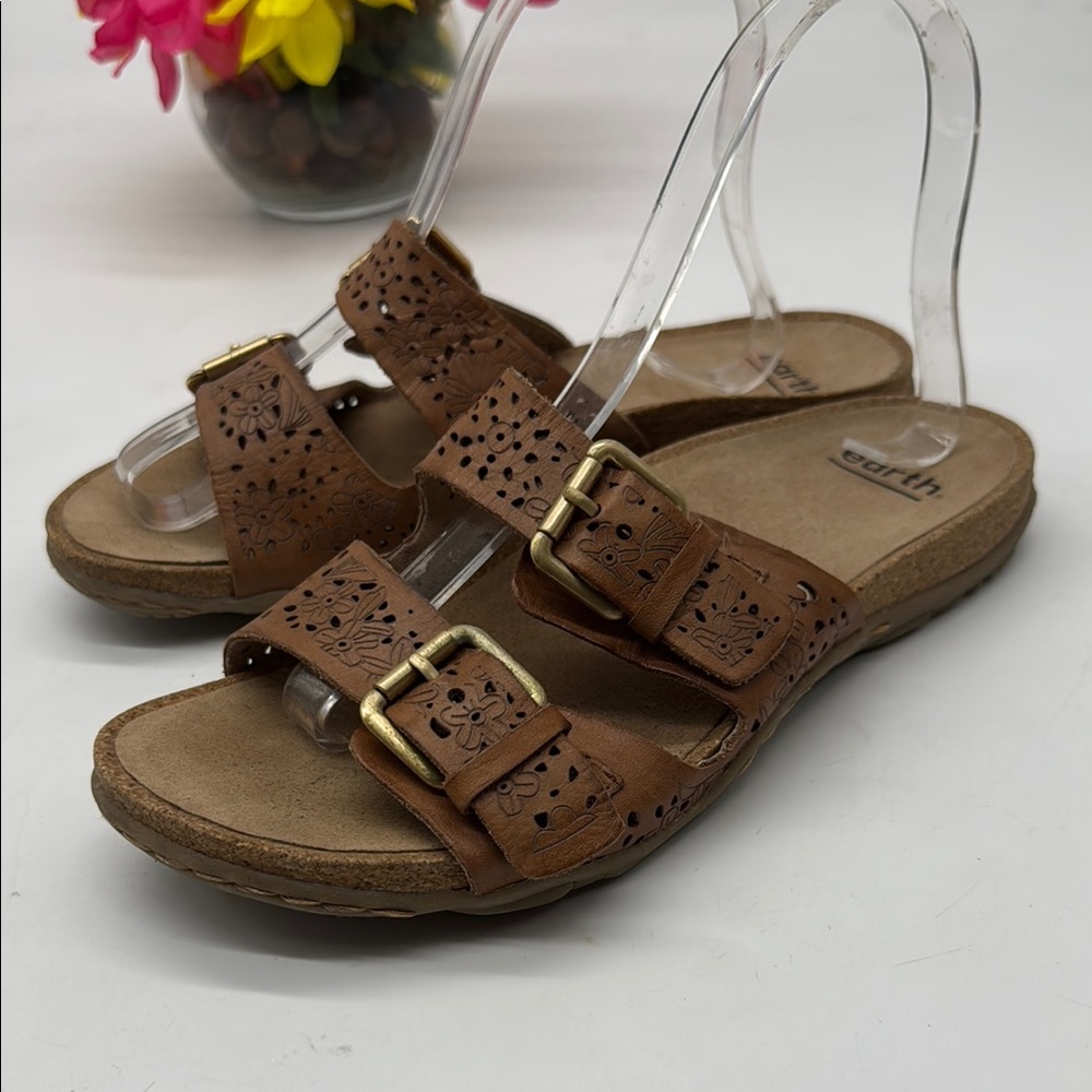 Earth Brown Leather Sandals with Perforated Straps Size 8 MCS7949A